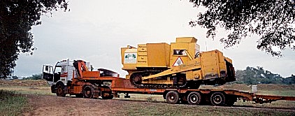 Transport des KMMCS auf einem normalen Tiefladeranhänger